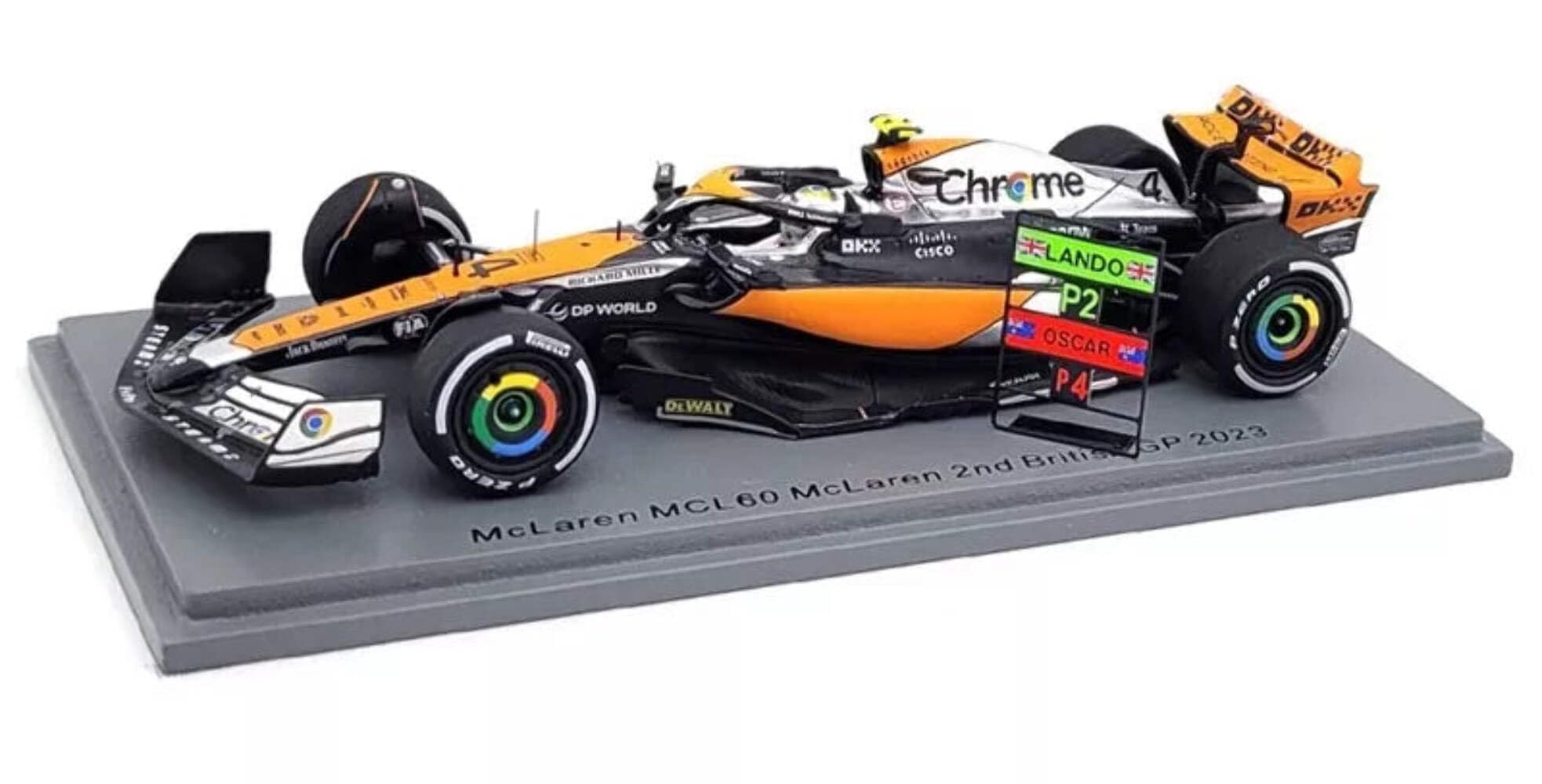 Spark 1/43 McLaren F1 MCL60 2023 F1 Гран-при Великобритании 2-е место #4 Л. Норрис с пит-бордом