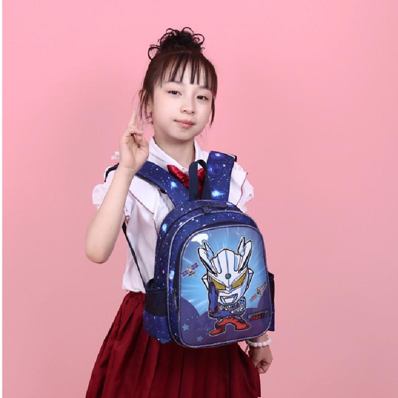 Niedlicher Nylon-Rucksack mit Cartoon-Motiven für Kinder, mit gebogenen Trägern und lustigen Designs