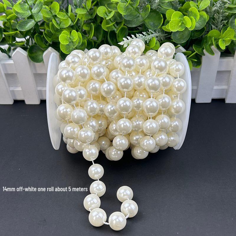 Svatební řetízek z imitovaných perel pro dekoraci a aranžmá scény