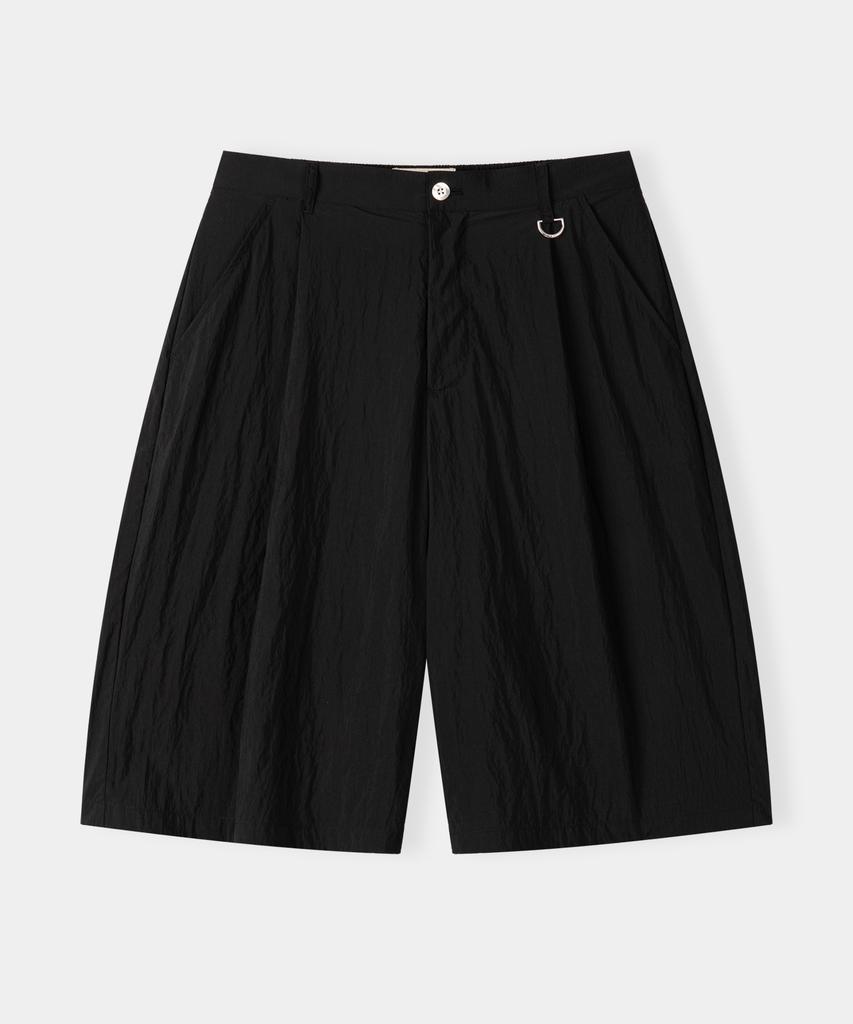 Piali Diagonal Pocket Nylon Wrinkle Bermuda Shorts (Black)
