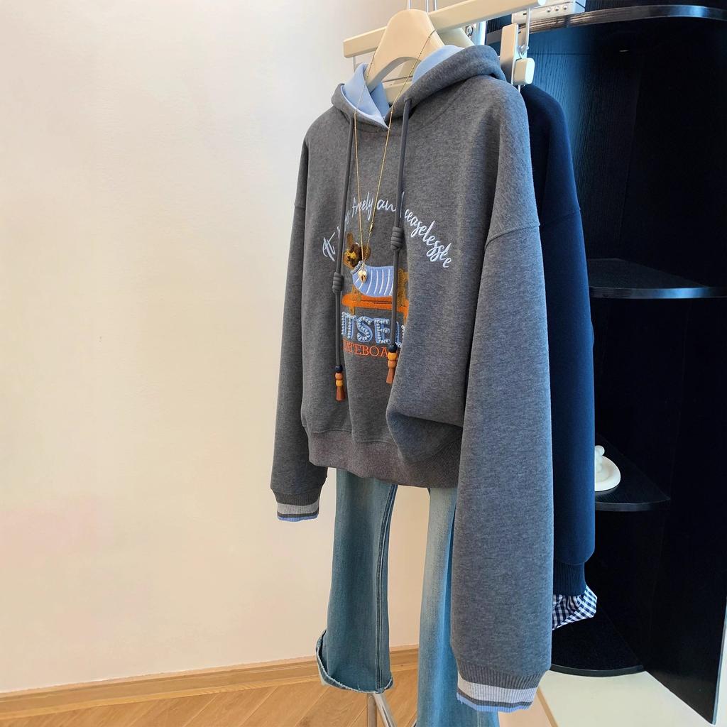 A Retro Dog-embroidered Hooded Sweatshirt for Women In A Loose and Laid-back Style for Autumn and Winter, A Short Top for Petite Women