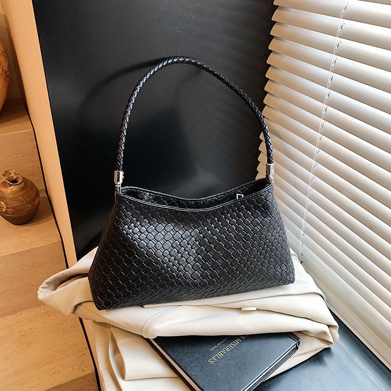 Casual simple single shoulder underarm bag niche design woven bag women's versatile work hand carrying bucket bag