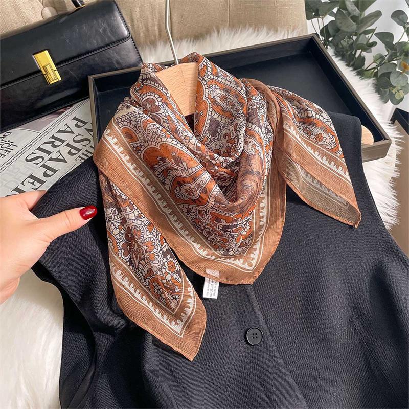 70cm Design Bandes De Cheveux Foulards Carres Mode Impression Satin Foulard En Soie Pour Les Femmes Foulard