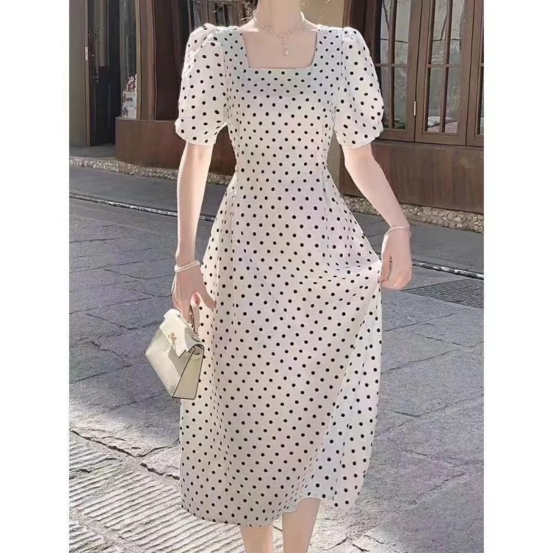 Abito Midi da Donna a Pois Bianchi e Neri con Scollo Quadrato e Maniche Corte