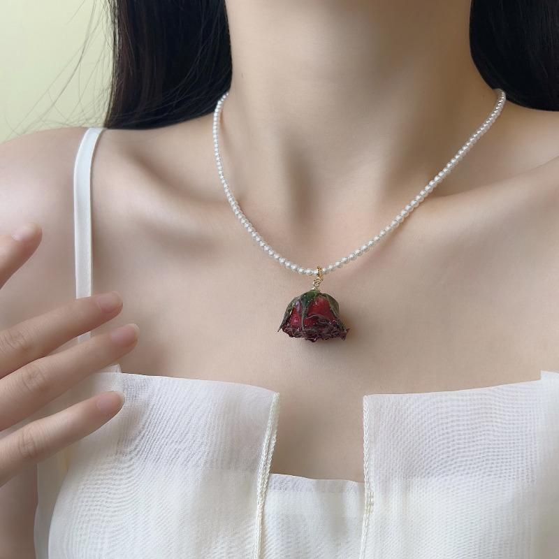Natural Genuine Flower Niche Design Necklace for Women - Simple and Elegant Collar Chain Accessory