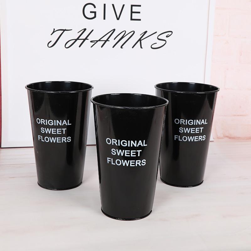 Blumeneimer, Vase, Blumenarrangement im Blumengeschäft, Desktop-Platzierung, Trockenblumen-Eimer, Wohnzimmerdekoration, Metall-Blumeneimer