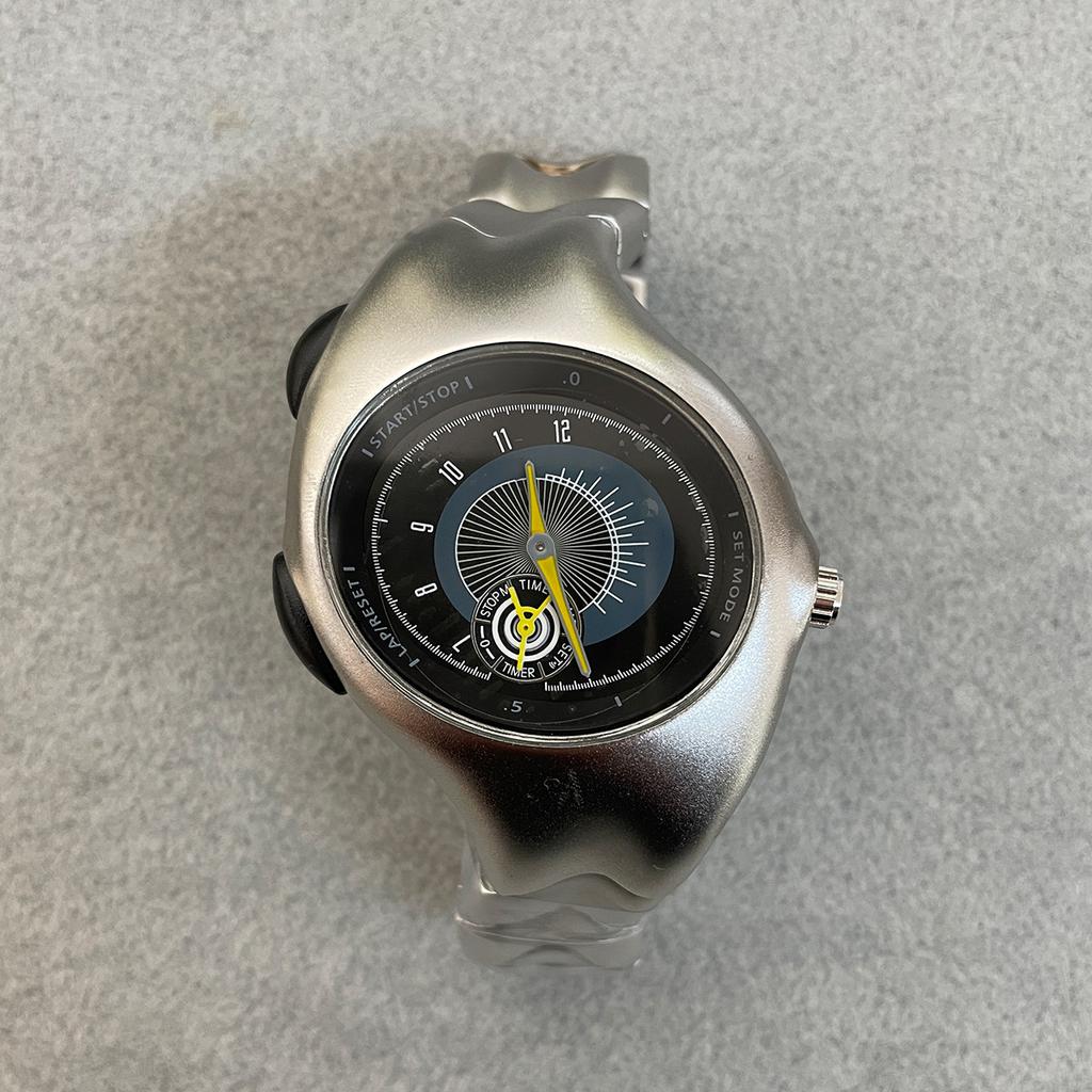 Neuer Herrenuhren-Trend Vintage Alien Für y2k Originaluhren Verdreht Retro Stahl Herrenmode High-End Quarz Armbanduhr Geschenk