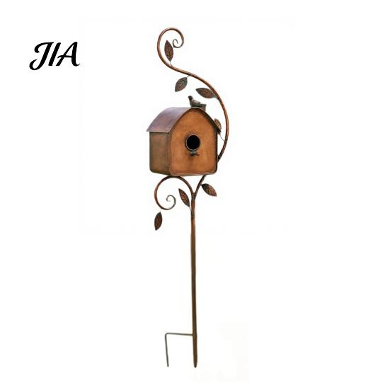 Estación de Pájaros Rústica Casa de Metal Estacas para Jardín, Decoración Comedero, Regalo Resistente a la Intemperie para Amantes Decoración de Arte en Hierro Césped Exterior Jardín Macizo Decoración Salvaje
