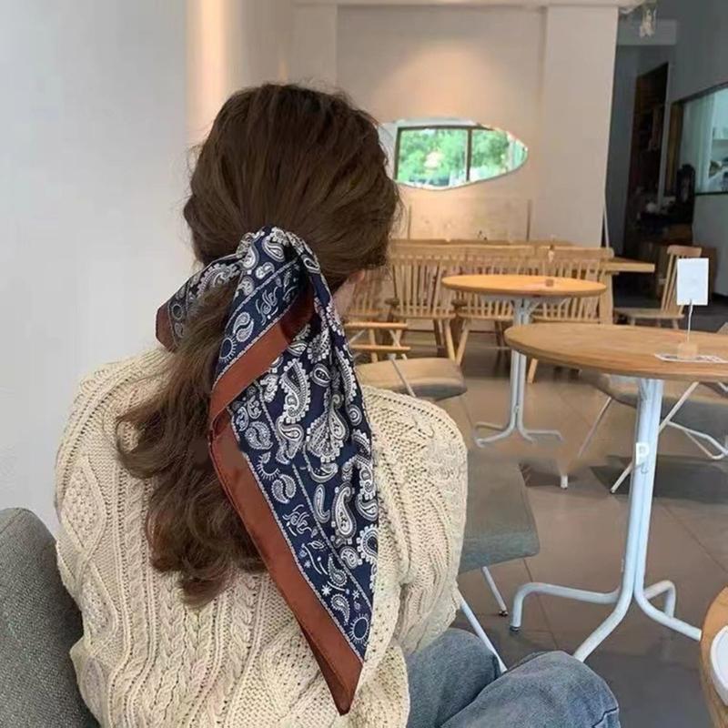 70cm Eleganter Kopftuch Quadratisches Bandana Schal Kopftuch für Damen mit Blumenmustern für verschiedene Anlässe Fotografie