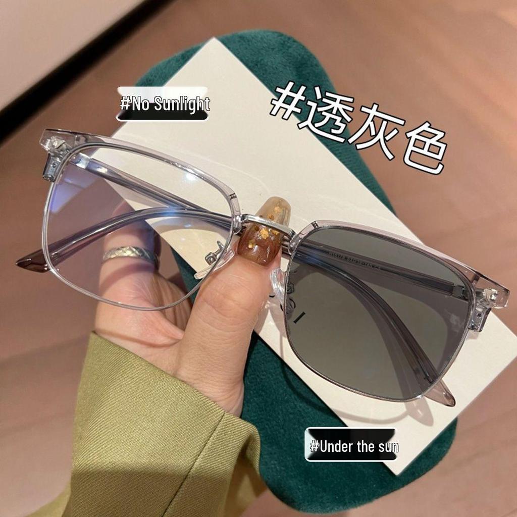 Retro Black Half-Frame Photochromic Myopia Glasses with Large Frames and Anti-Blue Light Feature