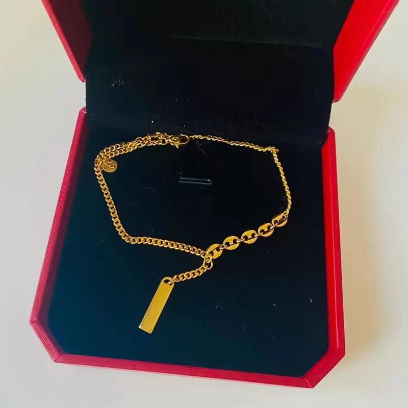 Lucky Charm Women's Bracelet: Elegant and Unique 2022 Style with "No Worries" Plaque.