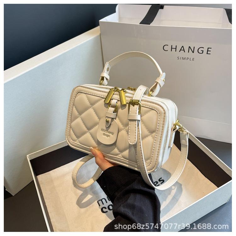 

Small bag women 2025 new fashion diamond portable camera bag high sense niche messenger bag small square bag tide покинуть белый