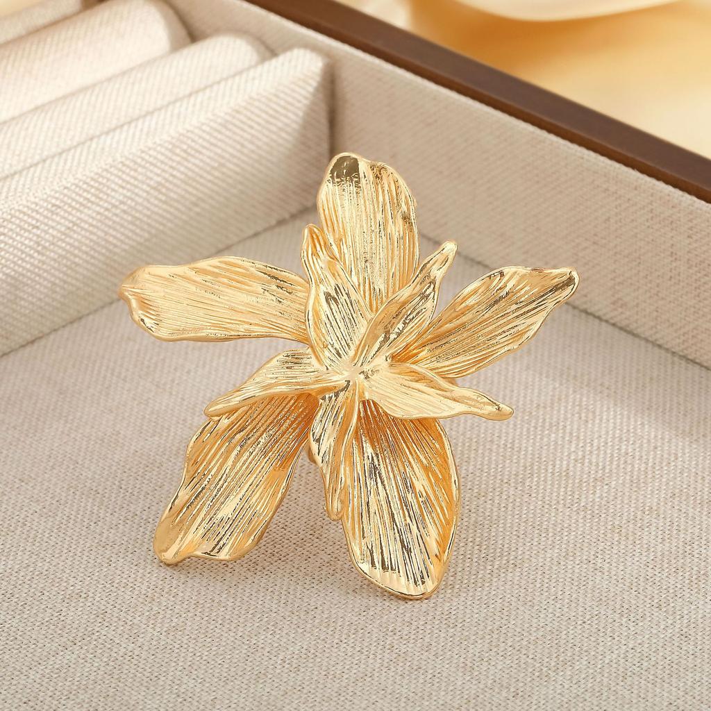 Personalized Five-Petal Flower Three-Dimensional Flower Opening Ring, Exaggerated Metal Wind Winding Ring