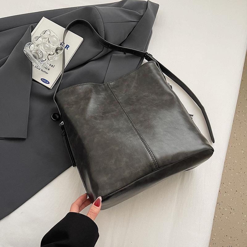 Bag Women's Large Capacity 2025 New Fashion Versatile Retro Premium Shoulder Bag Crossbody Bucket Bag