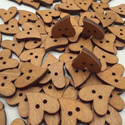 Hot 100 pezzi in legno marrone per cucire bottoni a forma di cuore per scrapbooking artigianale 20 mm