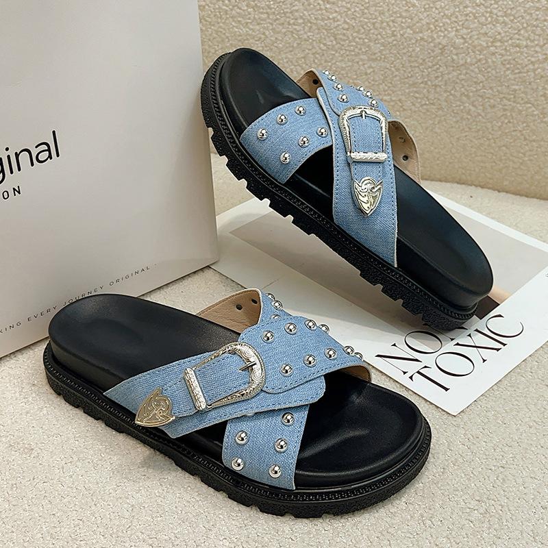 Large size thick-soled slippers women's 2025 summer new European and American rivet belt buckle versatile one-word cool slippers women