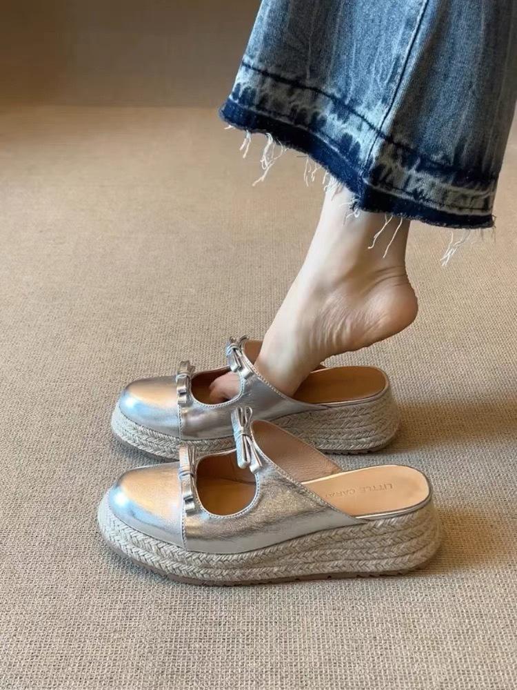 

Sheepskin version~ retro thick-bottomed muffin bag head bow cool slippers 2025 summer new wear half slippers women 35 серебряный