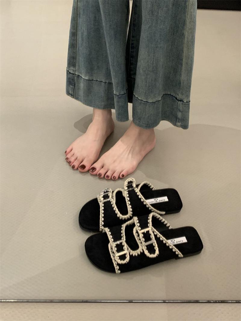 

Полушлепанцы с мягкой подошвой, женские новые с пряжкой, пляжные с открытым носком на плоской подошве, крутые шлепанцы на одной перемычке. 40 чёрный