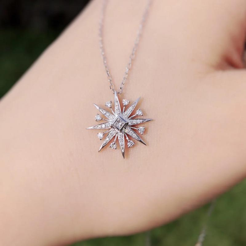Elegant Snowflake Necklace: Luxurious Design for Women, Perfect Christmas or Birthday Gift