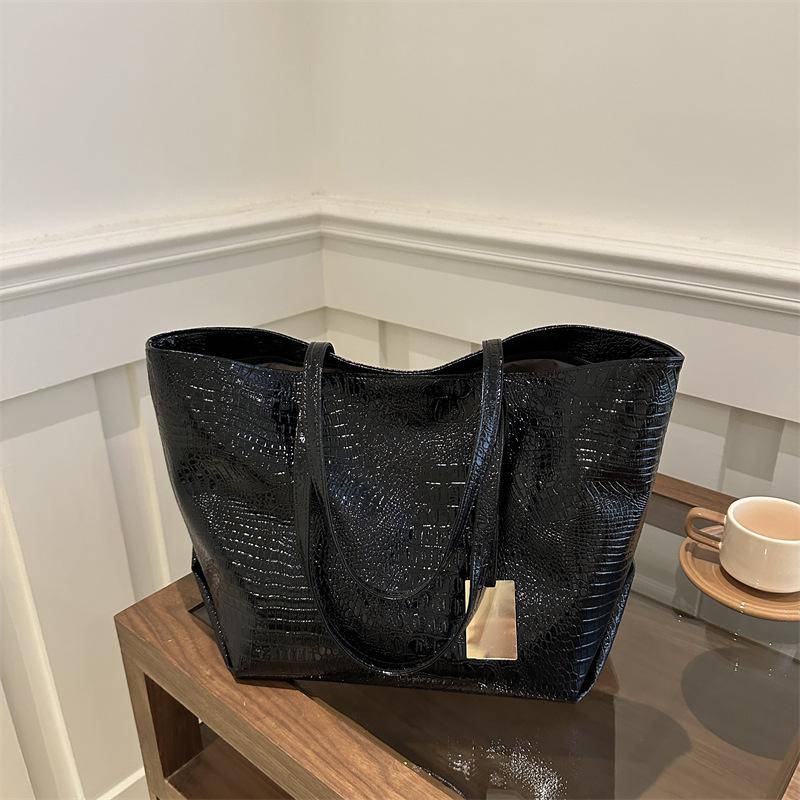 European and American Retro Large Capacity Tote Bag for Women New Fashion Crocodile Pattern Personalized Casual Shoulder Bag Underarm Bag