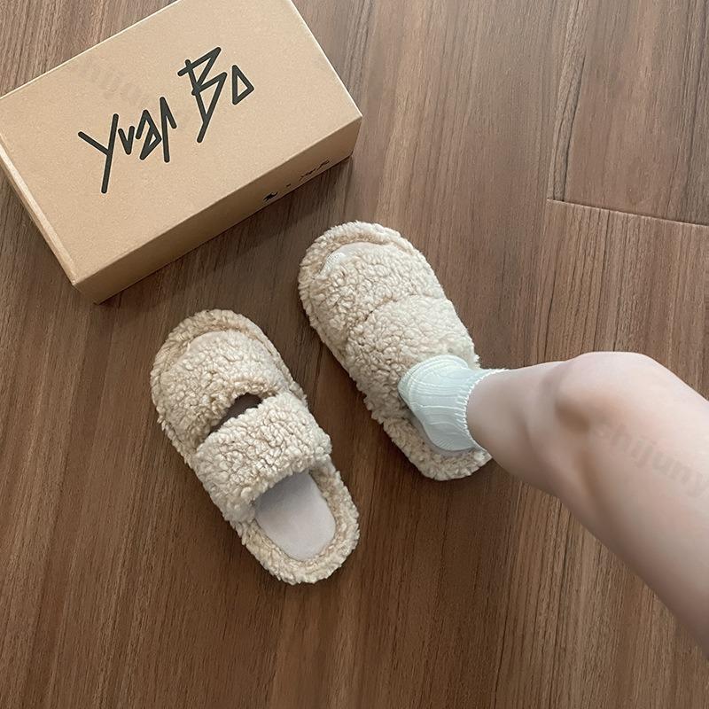 Plush Slippers Women 2025 New Autumn Winter Lightweight Non Slip Soft Sole One Word Slippers Cute Warm Comfortable Flats