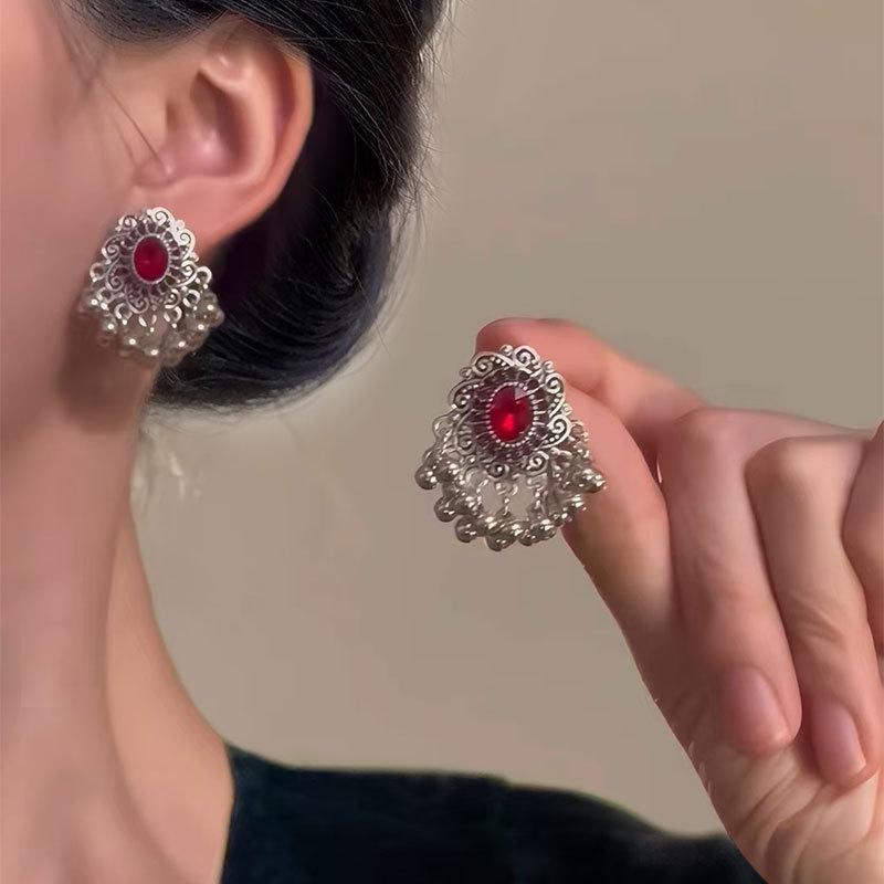 

«Серьги-кисточки с бриллиантами в этническом стиле с иглой из серебра 925 пробы»