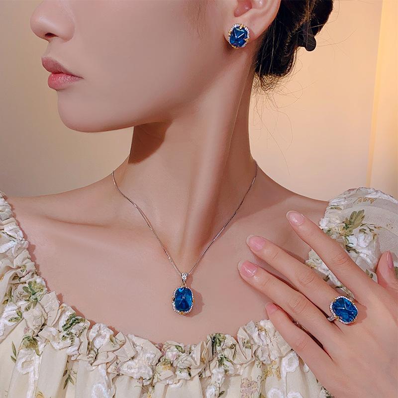 Autumn And Winter Jewelry Simulation Blue Tip Crystal Sugar Tower Retro Pendant Set 12 * 16-10 * 12
