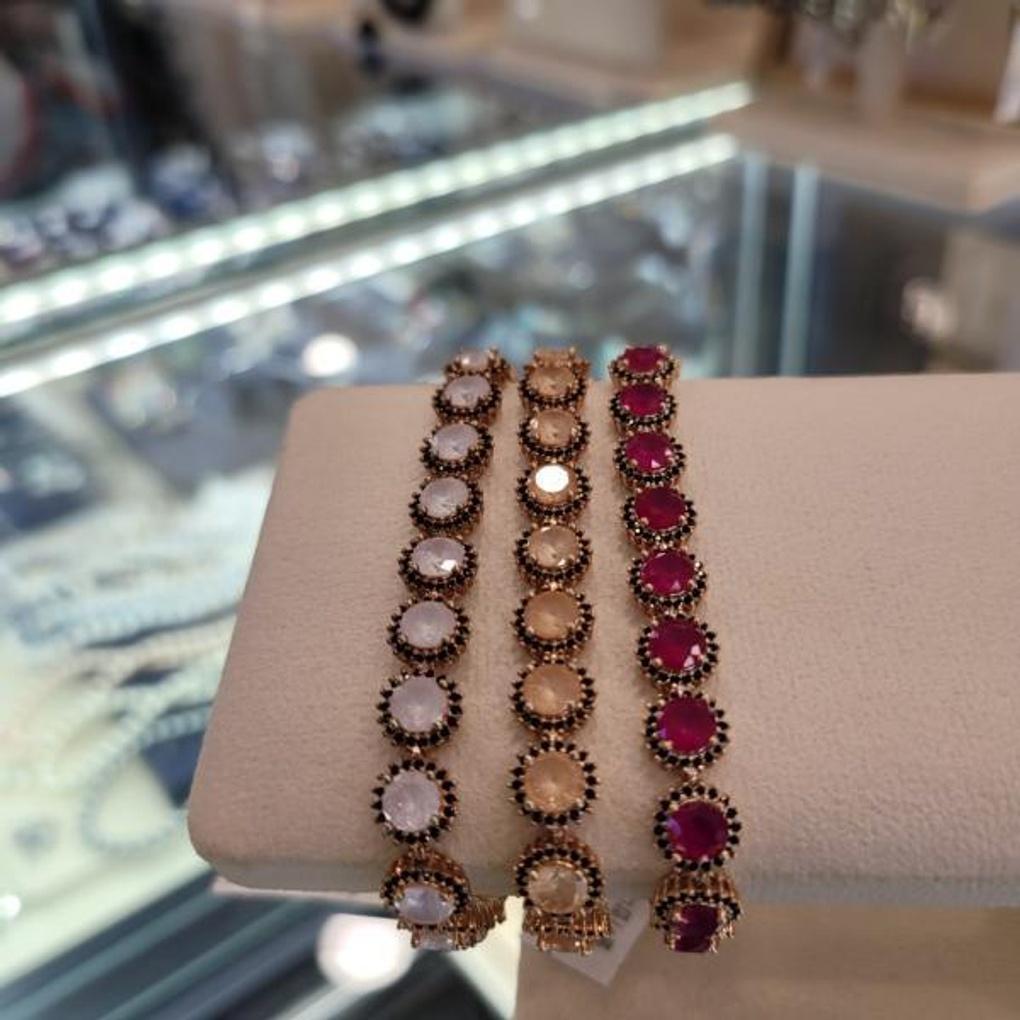 Atria's Luxurious and Stylish Cubic Line Bracelet, JTOBAFR0018, Is Perfect for Everyday Wear.