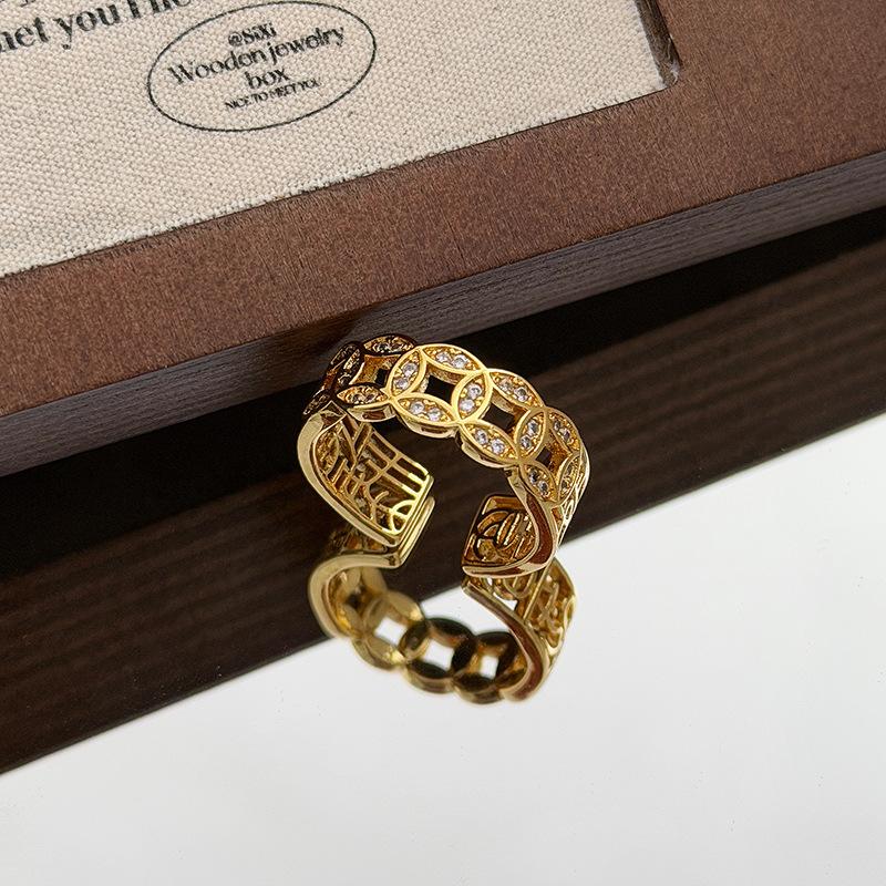 Retro Light Luxury Goldkette Hohl Vierblättriges Kleeblatt Diamantbesetzt Zirkon Kupfer Münze Gürtelschnalle Öffnungsring Nische Stapelring