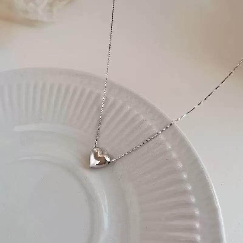 Love Necklace Female Niche High Sense Korean New Simple Design Ins Style Three-dimensional Love Collarbone Chain