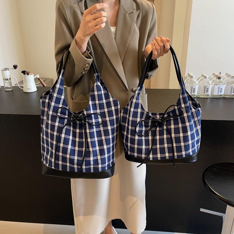 Nylon Plaid Large-capacity Bag Women's 2024 Summer New Shoulder Underarm Bag Versatile Commuter Portable Bucket Bag