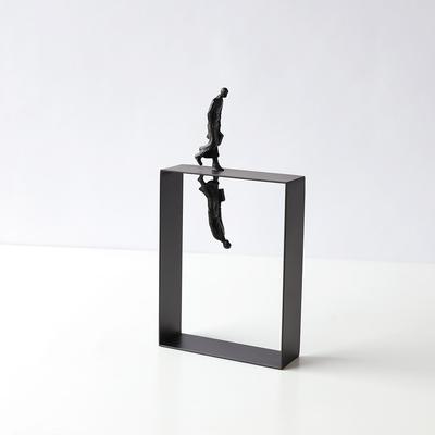 Artigianato in Resina Scultura di Figura Astratta Ritratto Riflettente Ornamento Incontro Statuette Decorative Decorazione per la Casa