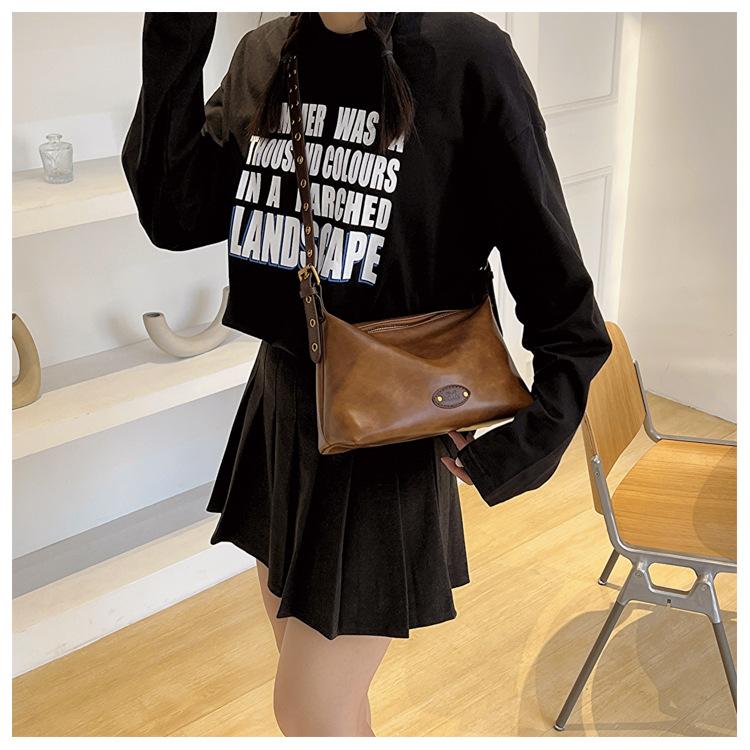 Retro fashion underarm bag women's new 2023 autumn and winter simple versatile tote bag high-end commuter shoulder bag