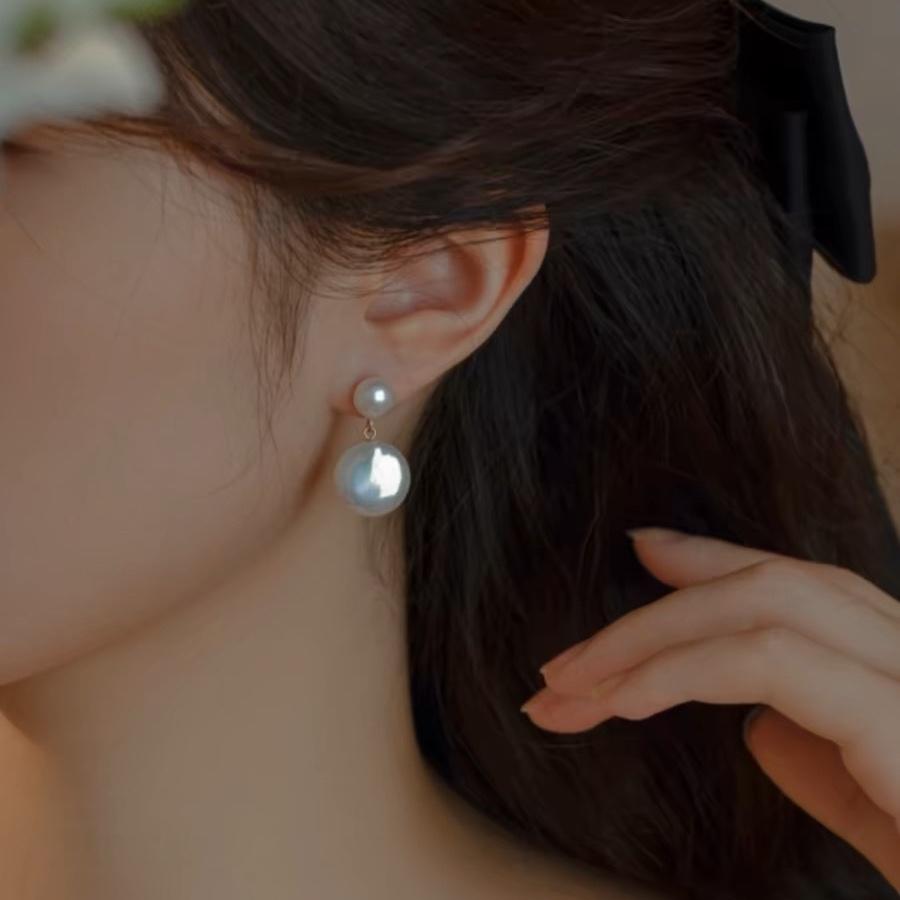 Natural freshwater button pearl earrings women's gentle and elegant button French romantic stud earrings 925 silver needle flat piece