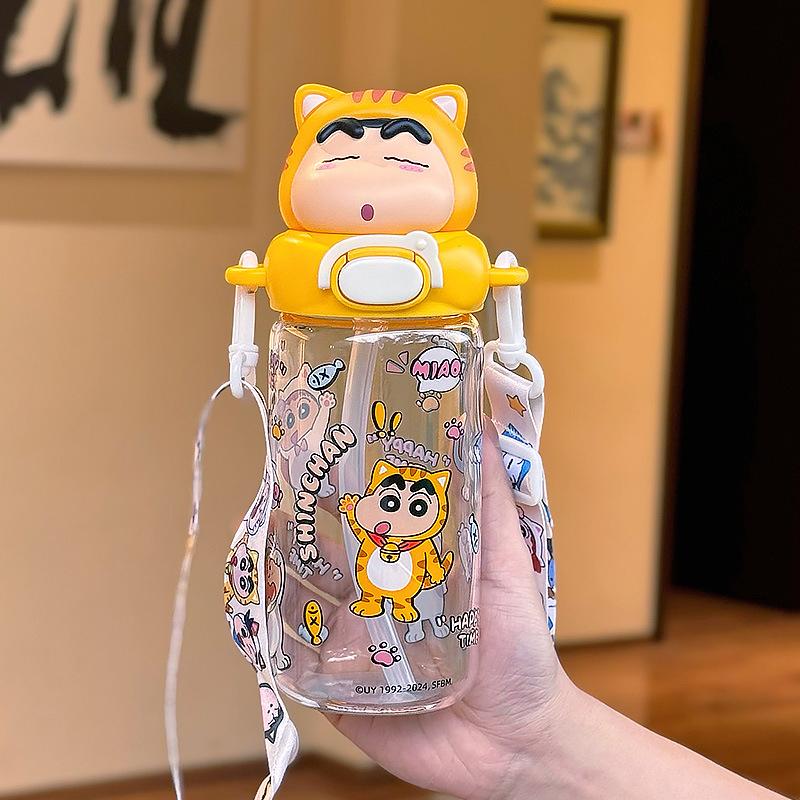 1 Piece Cute Cartoon Crayon Shin-Chan Summer Portable Strap Cup Creative 330/580Ml Straw Cup Home Ornament Unisex Holiday Gift