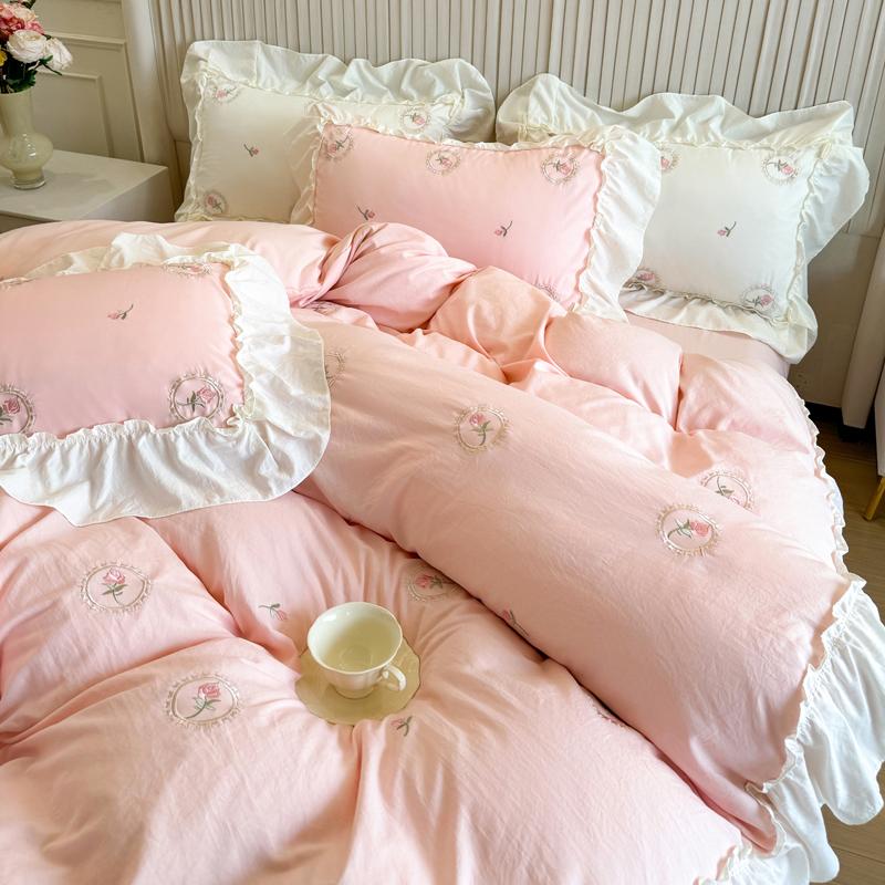 

4PCS Elegant Rose Embroidery Girl Bedding Set Lace Duvet Cover Set(1*Duvet Cover + 1*Bed Sheet Or Fitted Sheet + 2*Pillowcase) Queen 200X230cm 4pcs рожевий