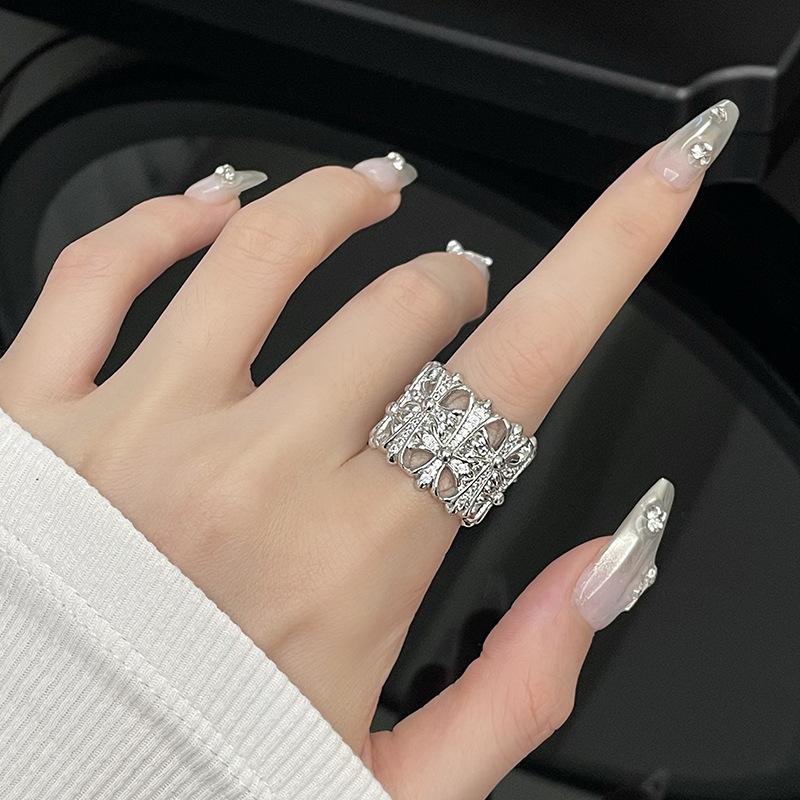 Niche Design Cold Wind Irregular Fold French Cross Chain Fringed Open Ring Female Zircon