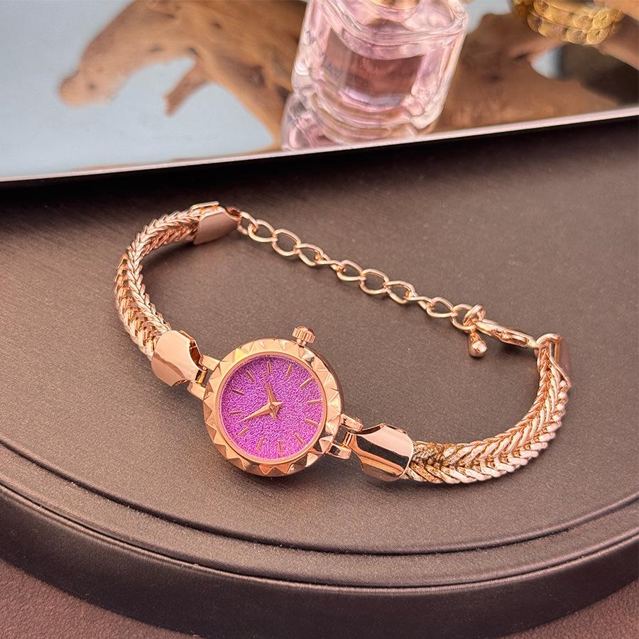 Cadena Redonda Esfera Pequeña Nicho Temperamento Hebilla Ajustable Reloj Pequeño Dorado Reloj de Cuarzo para Mujer