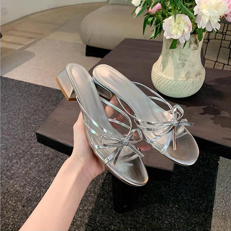 

Виноградна мати того ж стилю~ Французький солодкий бант універсальні маленькі товсті підбори з відкритим носком римські круті шльопанці для жінок 40 срібний