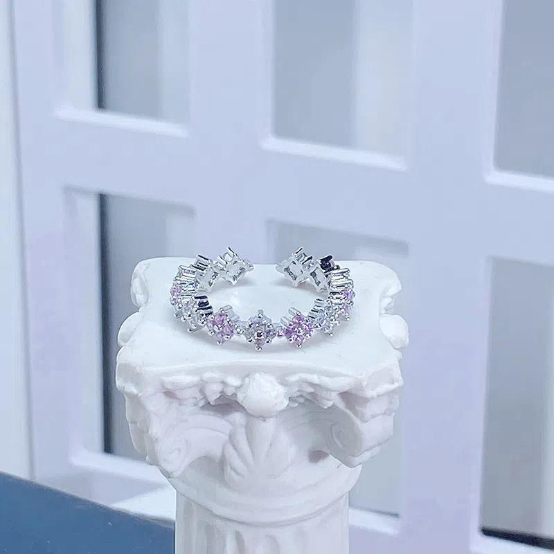 Exquisiter Light Luxury Mikro-Inlay Zir*****Stiftring, Nischendesigngefühl, High-Fashion-Temperament, Super Flash Ring Frau