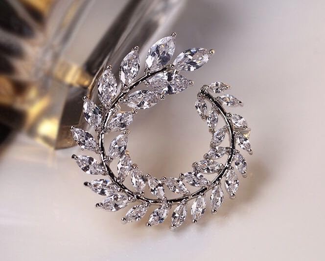 Zircon Olive Leaf Brooch Diamond Crystal Leaf Corsage for Wedding Graduation Ceremony Entrance Ceremony Brooch Christmas Gift (Silver)