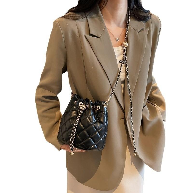IELGY Diamond Chain Crossbody Drawstring Bucket Bag