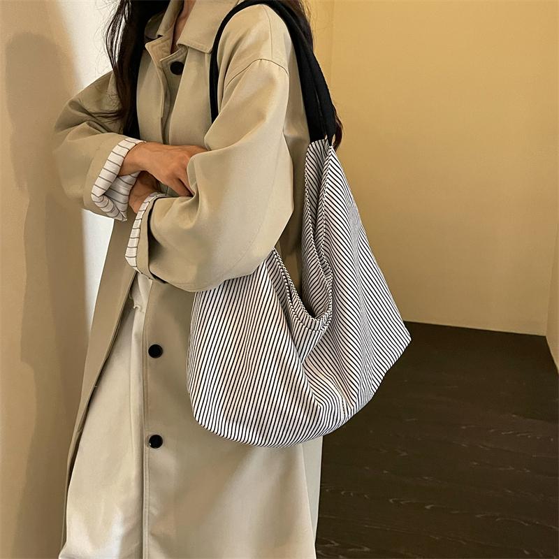 Borsa Hobo in Tela a Righe Morbida con Ampia Tracolla Grande Capacità Borsa Tote Casual da Donna per l'Uso Quotidiano
