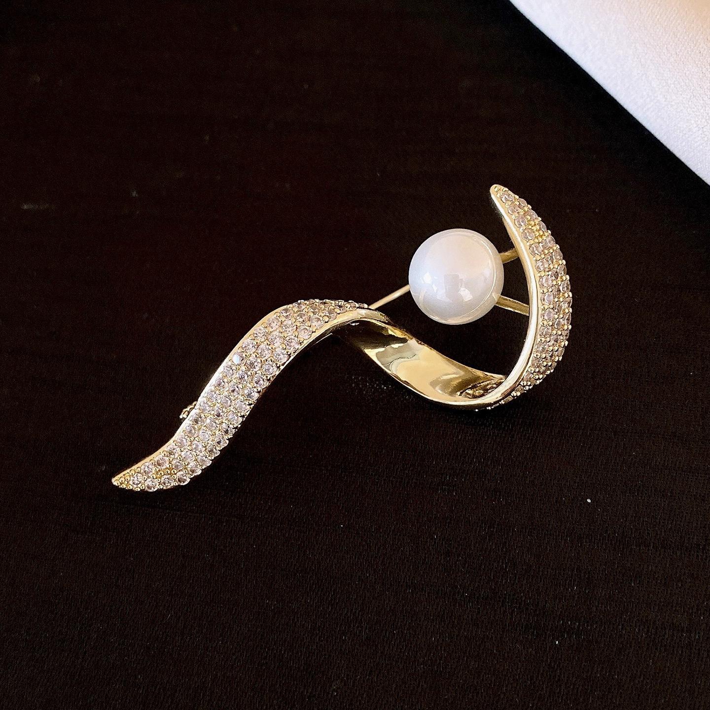 14K electroplated zircon hollow flower pearl brooch pin accessories temperament clothing
