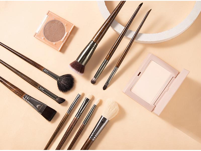 10-Piece Beginner Makeup Brush Set - Contour, Highlighter, Eyeshadow with Animal Hair