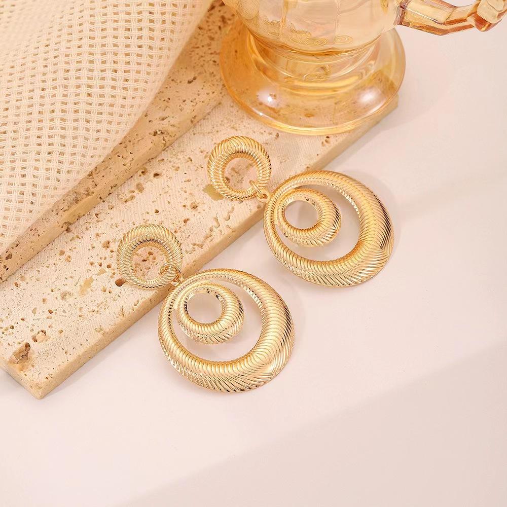 Hollow Circle Metal Earrings Personality Exaggerated Geometric Circle Earrings INS Wind Earrings Women