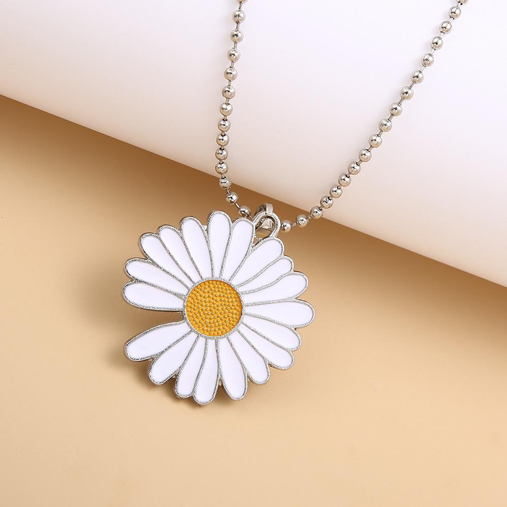 Small Fresh Long Pendant Sweater Chain Fashion Popular Daisy Necklace Women