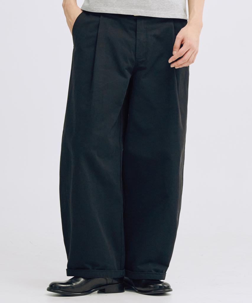 TAKEASY One-Pleat Barrel Fit Cotton Pants (Black)