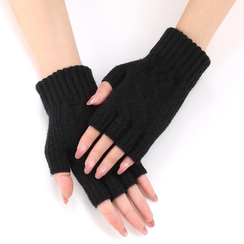 

Three Diamond shaped Finger Arm Sleeves New Autumn and Winter Women s Knitted Wool Warm Wrist Protectors Fashionable Fingerless Sleeves one size