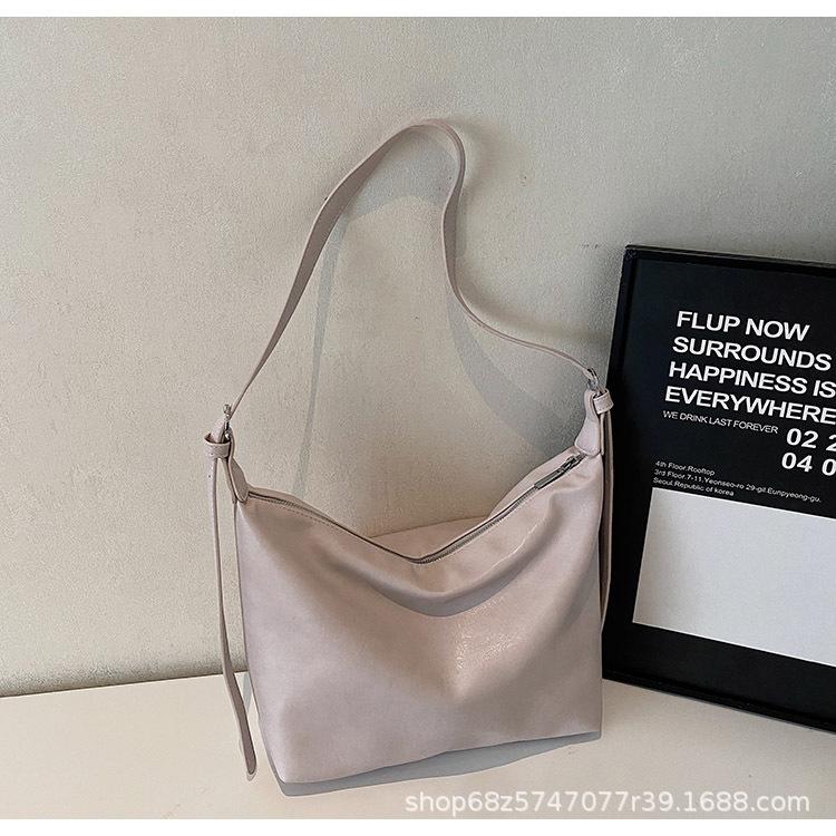 Korean popular casual soft leather commuter shoulder bag women's new large-capacity fashion messenger tote bag dumpling bag